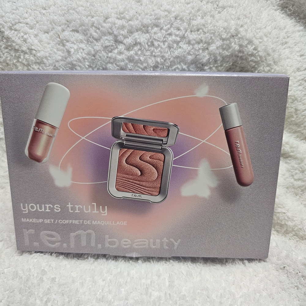 r.e.m. beauty Yours Truly makeup set